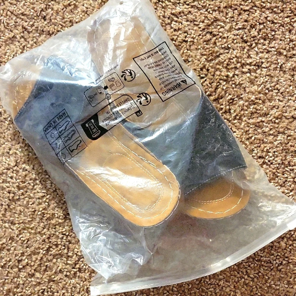 Black Ladies Sandals With Flower Detail NEW Sz10.5 - Picture 1 of 6